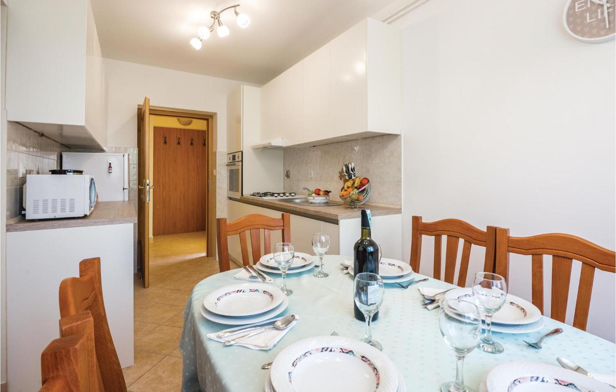 Amazing In With Kitchen